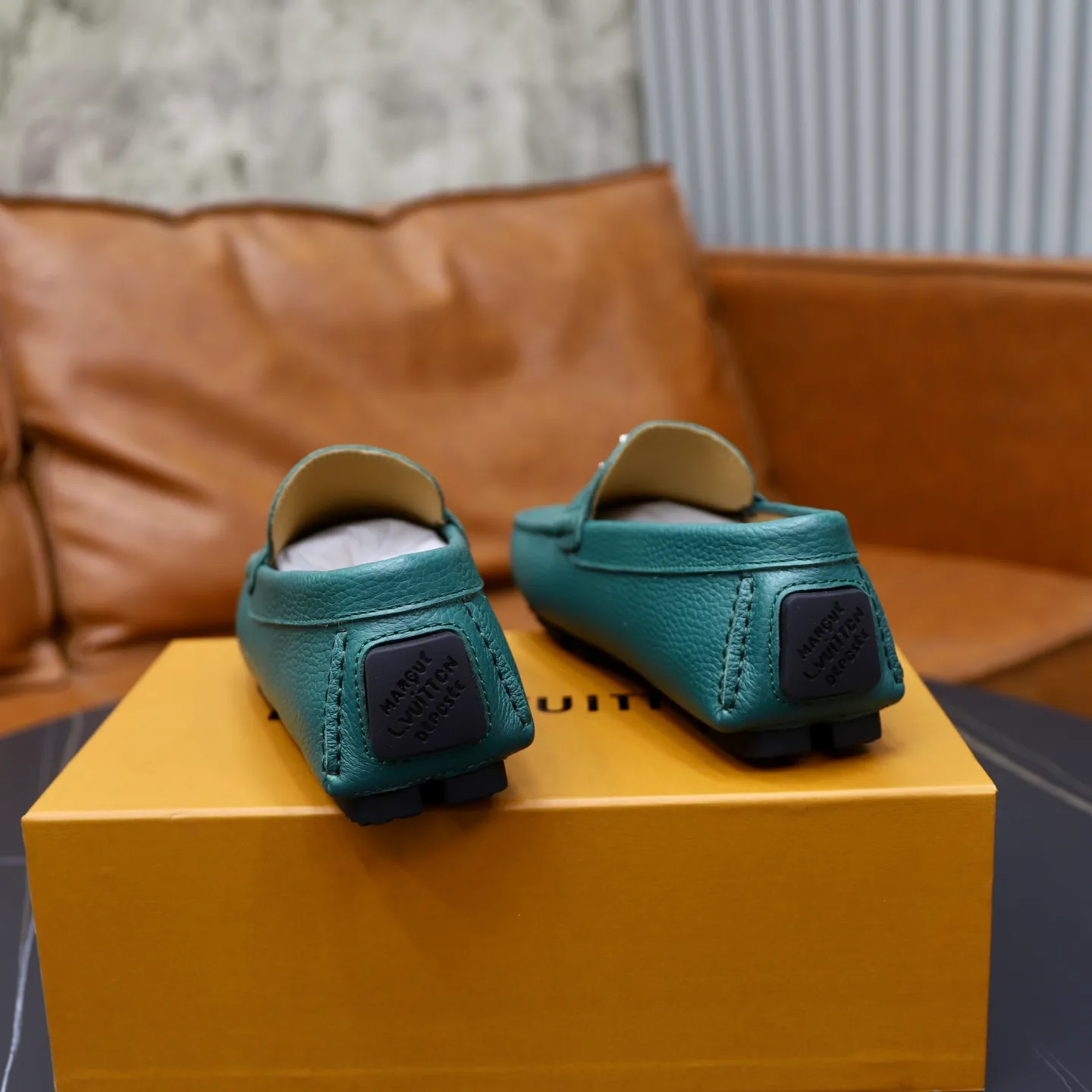 Ex-factory price: 480💰【LV】Louis Vuitton ⚠️High-end men’s driving and pedal series ⚠️38-44 (customized for 45) ⚠️All original cowhide leather! Thick and soft! Made entirely of calfskin lining! Rubber sheet anti-slip beanie sole! Three-dimensional package technology! Fashionable and classic! Handicrafts! Original high quality! Feel free to compare!